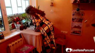 ���ය ඇඳගෙන උණුසුම් යට ඇඳුම් හා කරගන ඒ නිසා මම මගුලක්ද ඇය වෙහෙස මහන්සි වී