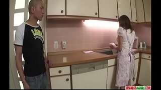 Hikaru Vakabajaši koristi velike sise da se igram sa kurac