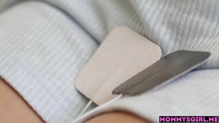 ���ाँ और उसकी चूत में लड़की एक दूसरे को संतुष्ट